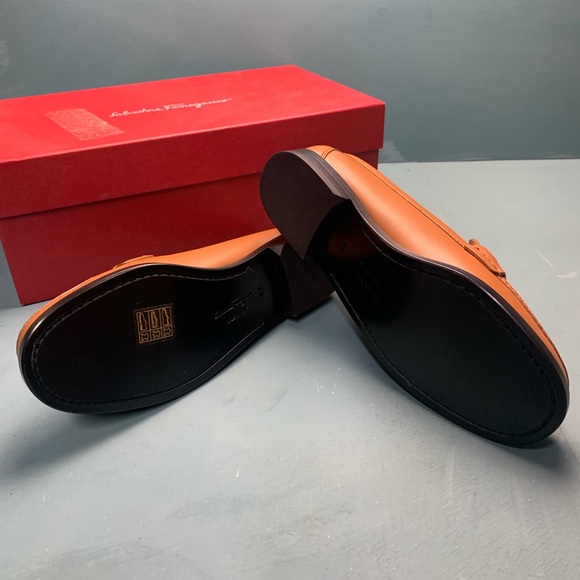 Salvatore Ferragamo Women’s reversible Rolo Gancini Loafers - Picture 8 of 10